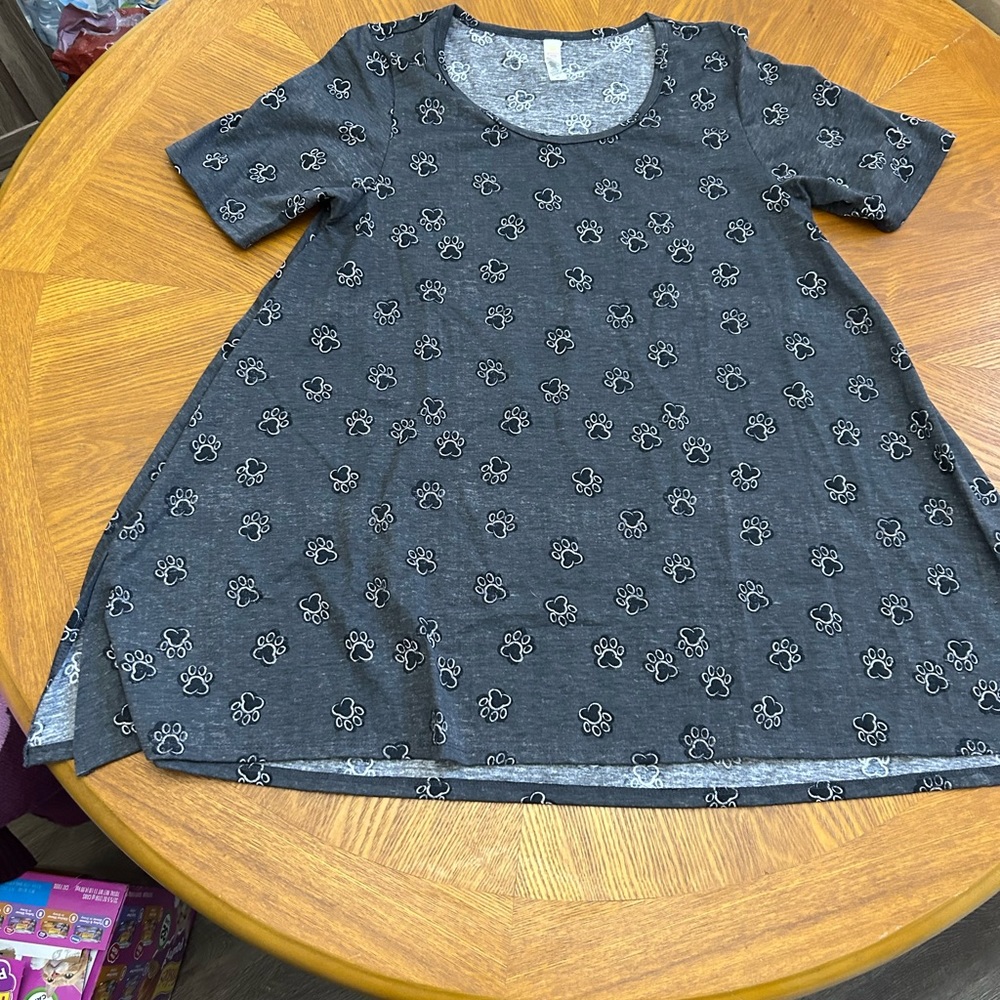 Paw print perfect t-shirt